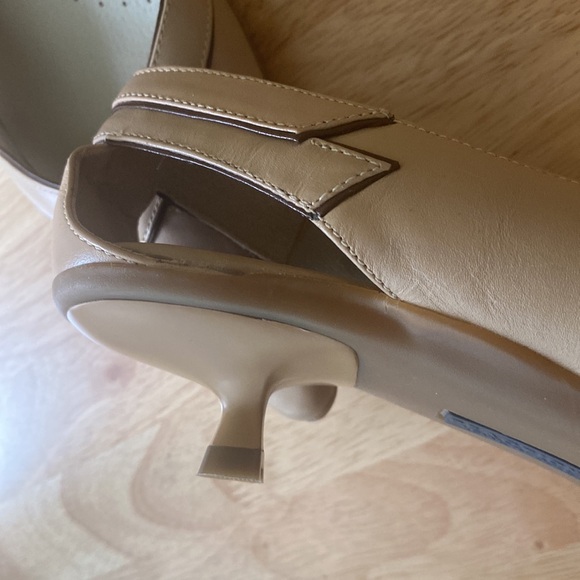 Kenneth Cole Kitten Heel Pointy Toe Leather Heel Shoes - Picture 10 of 11